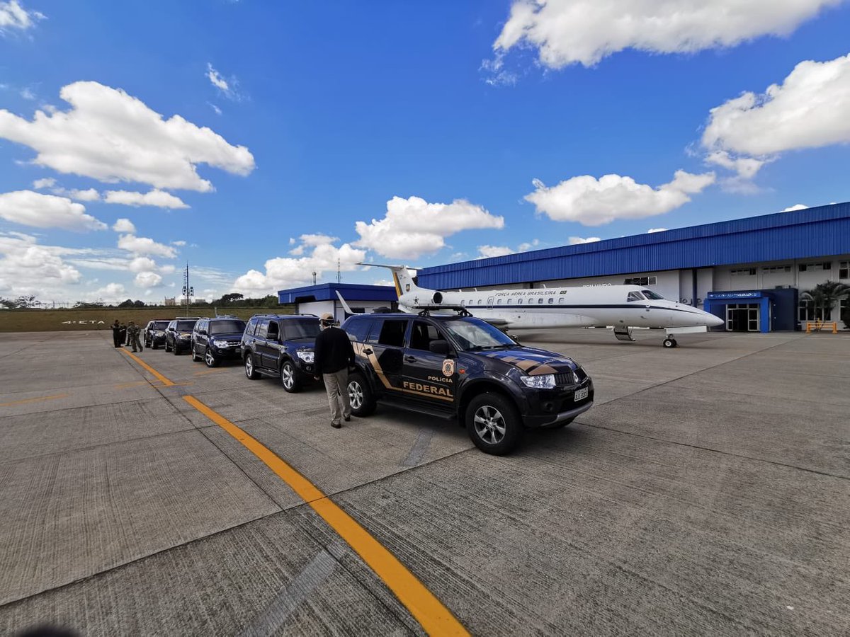 AllexandreMZ's tweet photo. A @policiafederal diz ter feito uma "megaoperação" para repatriar o narcotraficante #Fuminho que já esta no solo brasileiro. O ministro da Justiça, @SF_Moro, faz um "agradecimento especial" ao Ministro moçambicano do Interior e a Procuradora-Geral da Republica pela colaboração. https://t.co/oFsE3EdYwn