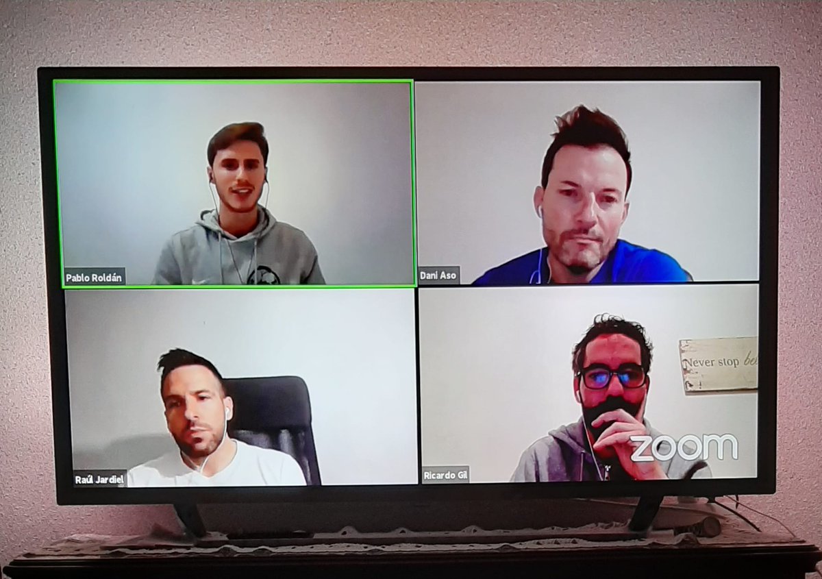 Da gusto escuchar profesionales apasionados de este deporte y centrados solo en el trabajo 👏⚽🔝 Enhorabuena <a href="/fiebrefutboles/">fiebreFutbol</a> @aso_ferrer <a href="/RaulJardiel/">Raúl Jardiel Dobato</a> @PabloRoldan24