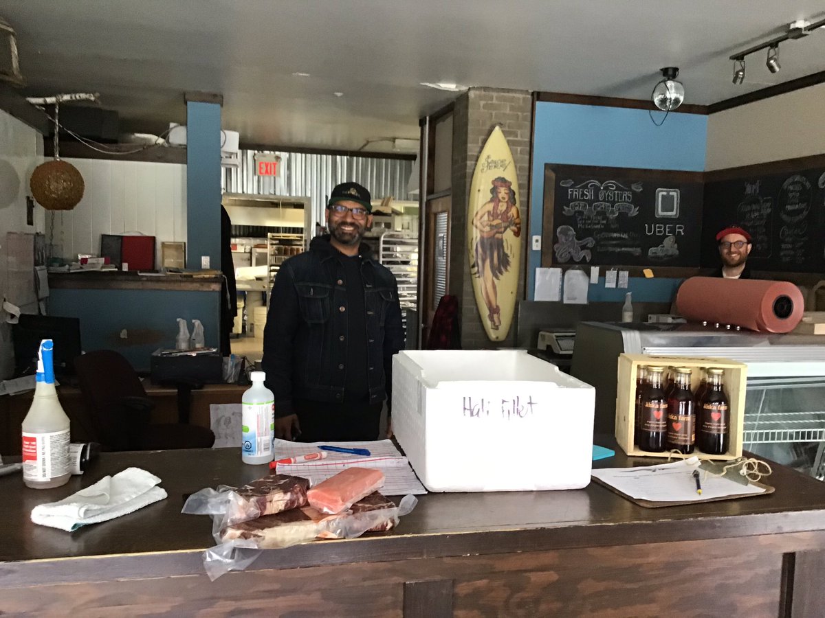 Thank you to all the local businesses in #OttawaCentre that continue to provide services for residents during #COVID19. 👏

Let’s do our part to support them and #ShopLocal. ❤️