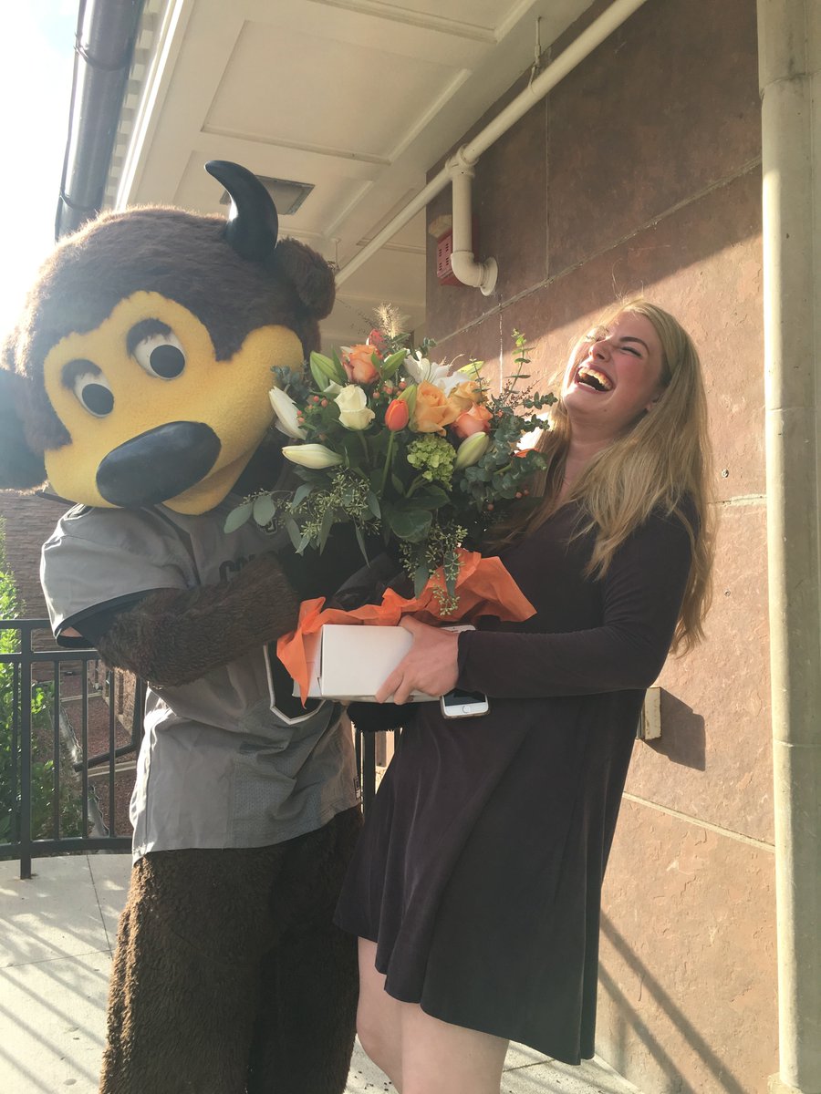 CUBuffs's tweet photo. Everything is better with @Chipthebuffalo 🖤💛

#GoBuffs https://t.co/ft2QuUHjer