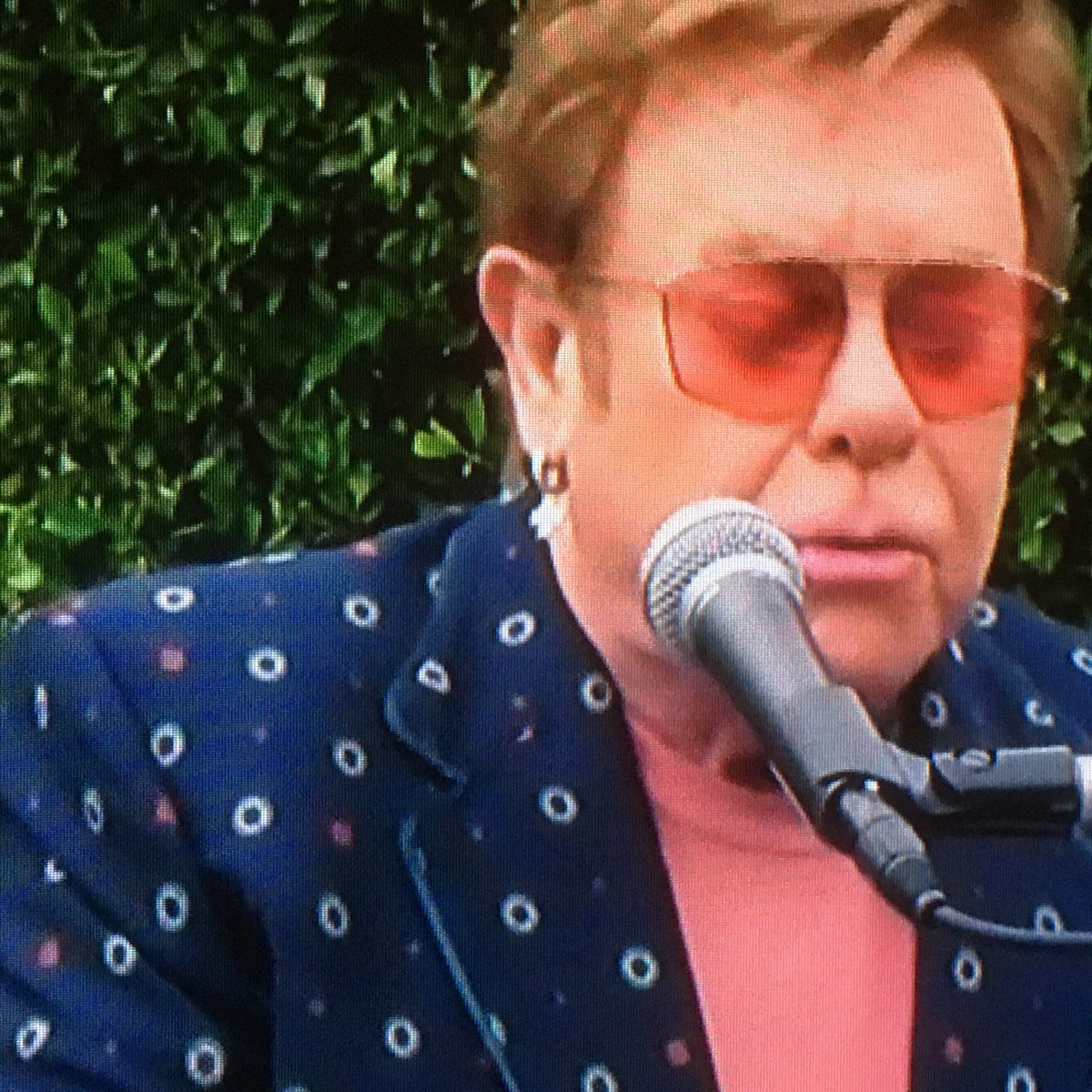 seanbigfellamel's tweet photo. Great to hear Sir Elton John singing like Fozzy Bear and playing the piano like Les Dawson. My wife works for the NHS and she really appreciated it 👏 #OneWorldTogetherAtHome https://t.co/mIw7M3zDa2