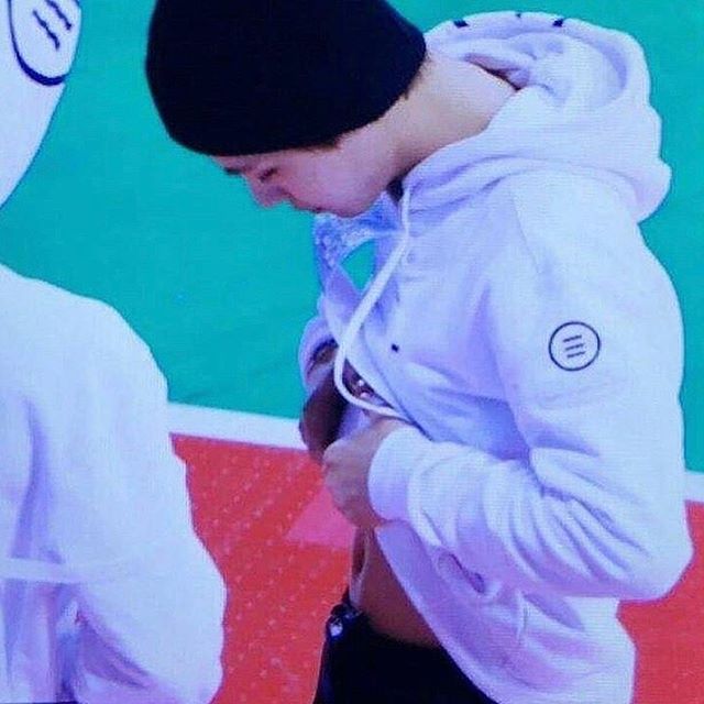 taehyung& #39;s cute tummy: an appreciation thread ☆