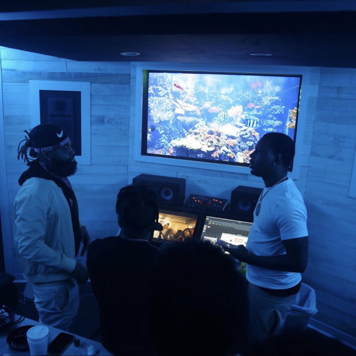 nyketown_ju's tweet photo. Locked in w/ @SkubaBaby @block_125ent 🦍 2nd Quarter Pressure... #JustDoIt OUT NOW‼️✅ #Nyketown #CheckRow https://t.co/MWAOP436nv