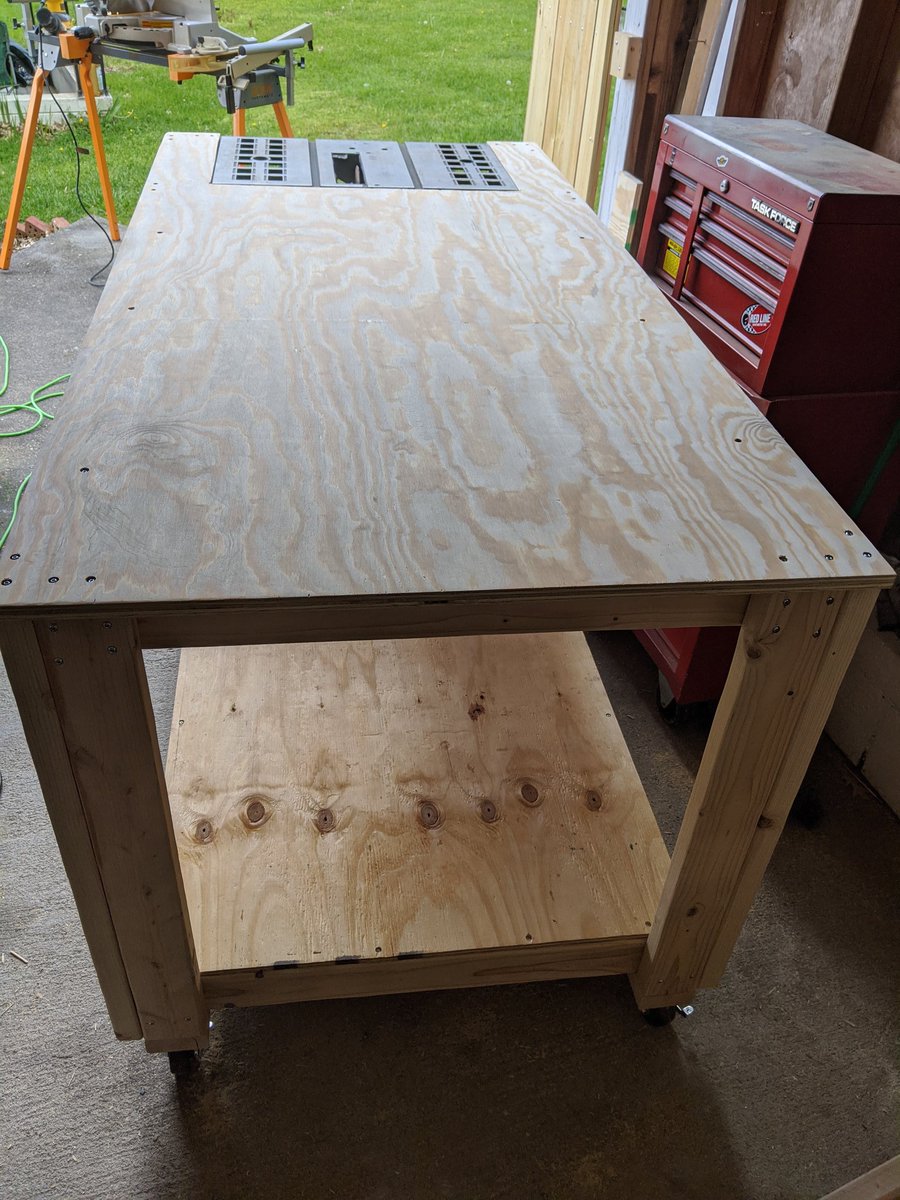 themrbowski's tweet image. Finally built one of the shop essentials - a workbench!  And thanks to a great friend and brother for the table saw. 

#woodworking🔨📏 #ontothenextproject