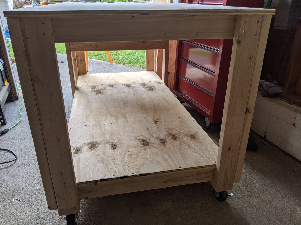 themrbowski's tweet image. Finally built one of the shop essentials - a workbench!  And thanks to a great friend and brother for the table saw. 

#woodworking🔨📏 #ontothenextproject