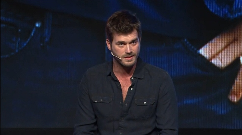 KivoLatam's tweet photo. 💜👑💜 #KıvançTatlıtuğ #mavi #Marka2018 https://t.co/MKldj7pWen