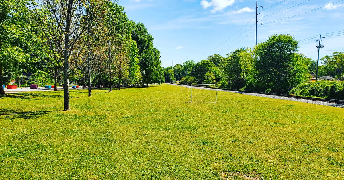 TheRealScarab's tweet photo. Yesterday was a beautiful day for a run (per pic)! Sun out, blue sky; cool breeze! Helps with the gloomy, rainy Sunday that's today. #runchat #running #runpic https://t.co/TZJ8jxJOeE