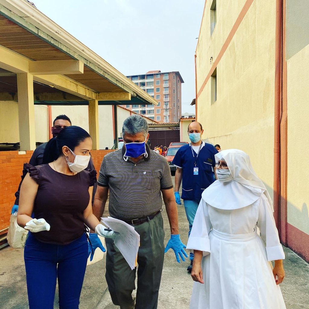 HenriFalconLara's tweet photo. Tanto @laidygomezf como @alfreditodiaz, reivindican la lucha para recuperar los espacios perdidos por la estrategia errada de la abstención, que le permitió a #Maduro apropiarse de gobiernos locales y regionales #19Abr https://t.co/GWK8KTdY9F