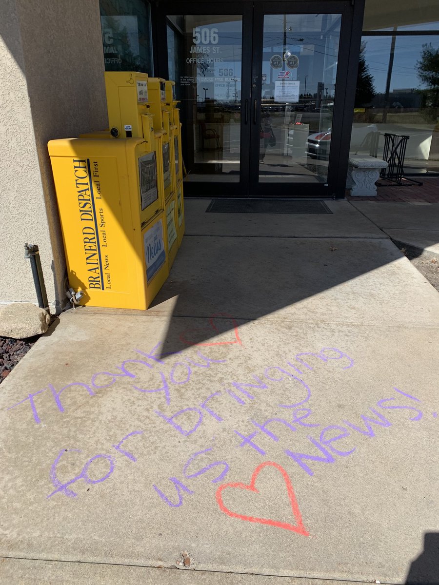 Dispatchbizbuzz's tweet photo. A wonderful sight as I arrived for work this afternoon. A chalk message in front of the Dispatch. Thank you chalk messenger! It is much appreciated. #newspapers #JournalismMatters #brainerddispatch https://t.co/PypCTgfkkh