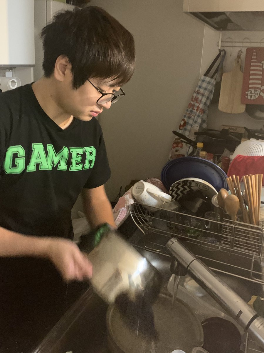 大須晶 Ohsuakira 旧バーチャ勢のシェアハウス 旅館ふなむし でも 同じような事あったのを思い出したよｗ 写真 放置されていた鍋を洗うふ