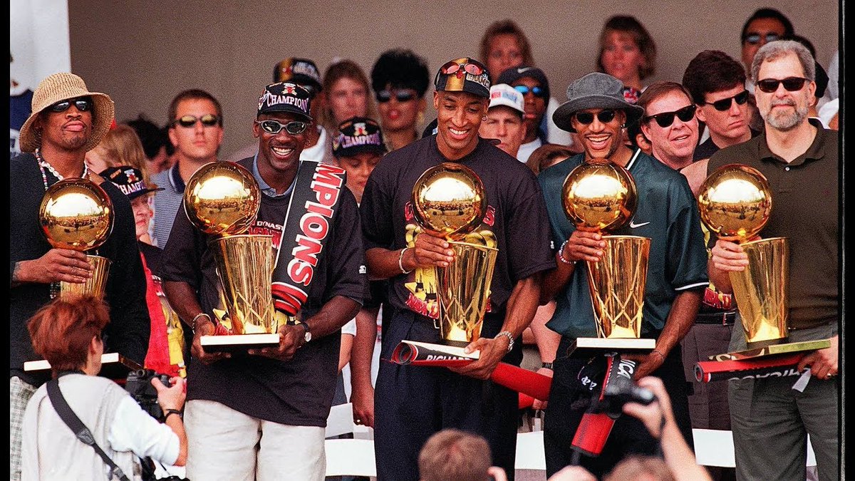 The game’s best player. Its best coach. Its best GM. Disgruntled Hall of Famers. A quiet owner. The feud that consumed them all.Why did a thriving dynasty become a lame-duck season?This is the true story of how the 1998 Chicago Bulls became  #TheLastDance.A thread.