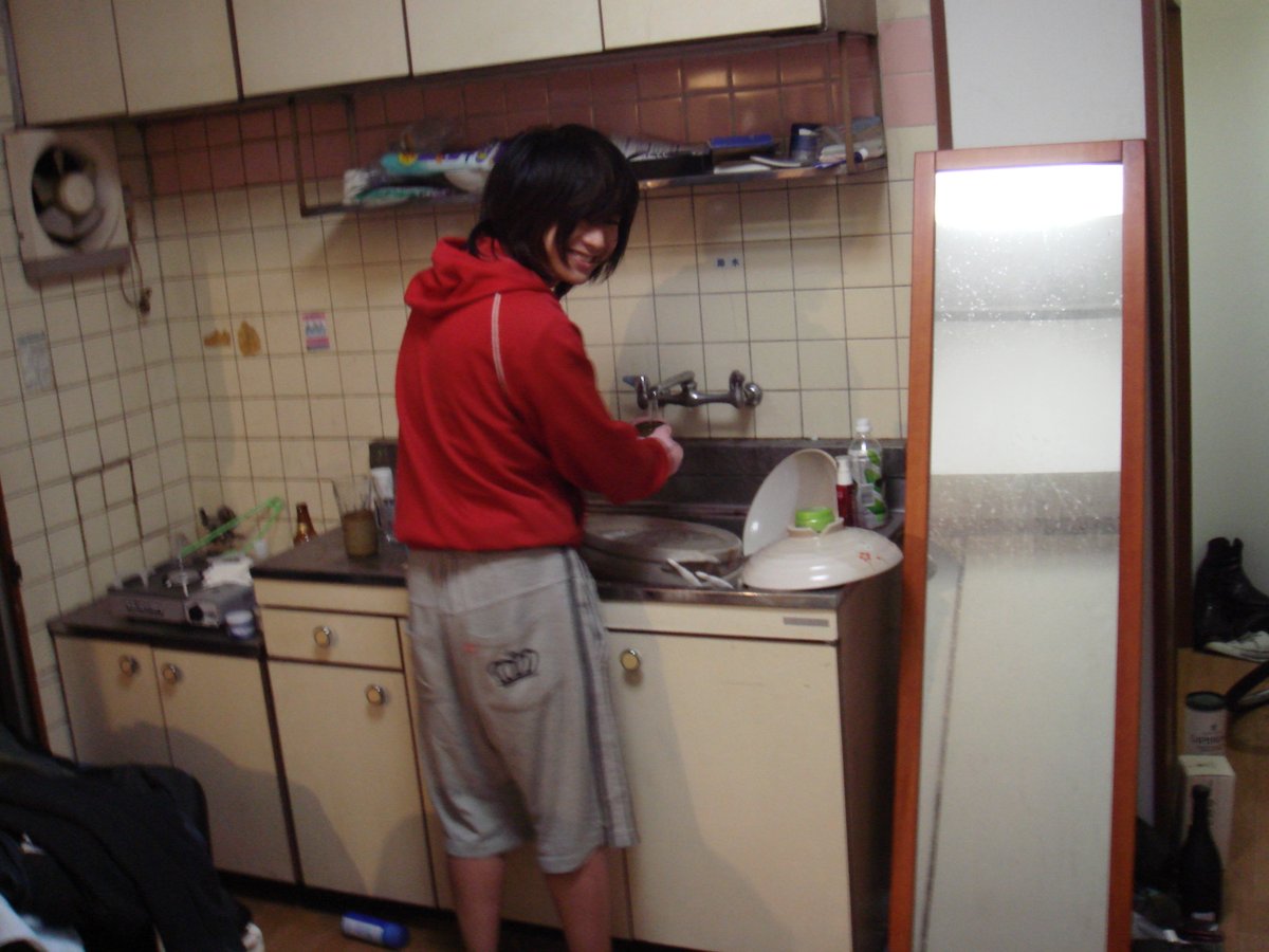 大須晶 Ohsuakira 旧バーチャ勢のシェアハウス 旅館ふなむし でも 同じような事あったのを思い出したよｗ 写真 放置されていた鍋を洗うふ