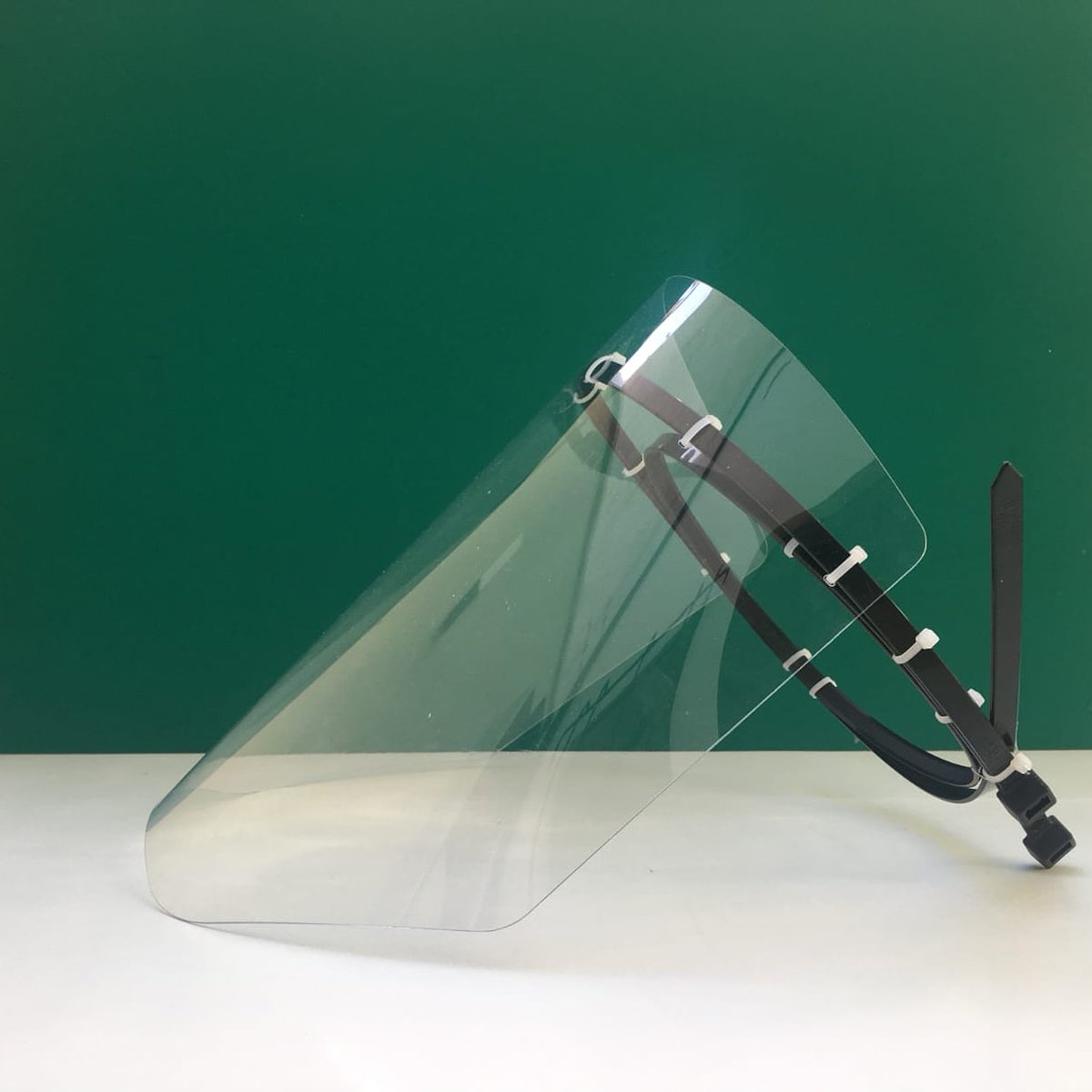DeaUsp's tweet photo. Roteiro de fabricação do protetor facial modelo FAU USP COVID-19/ 272 x 340 já disponível para download no site https://t.co/a9Pl2n7Hyd https://t.co/3vLnFP1fyc