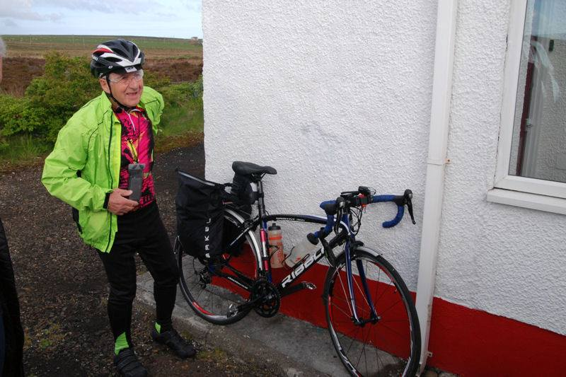pew_mar's tweet photo. @LeJogStics  @cyclingweekly 
 Tony Rathbone, made it into @GWR in 2014 as the oldest man to cycle LE- Jo'G. This is 2015, when aged 82 he set off once again. Solo and unassisted, he finished in 11 days.
The age gap between our youngest and most senior End to Enders is 70 years https://t.co/hiyr878w2m