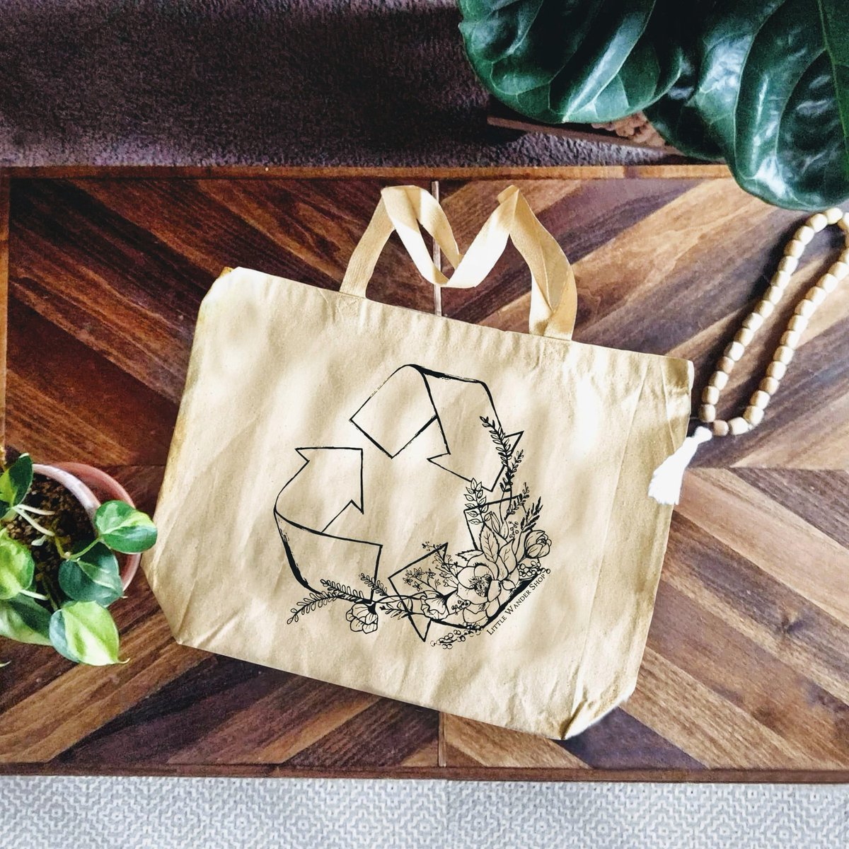 wander_shop's tweet photo. So this beauty is roomy 😍♻️🌎 3-4 plastic bags per trip reduced. 

I could probably fit an entire Aldi trip in 4 bags 🙌 https://t.co/X2PkyM57t0