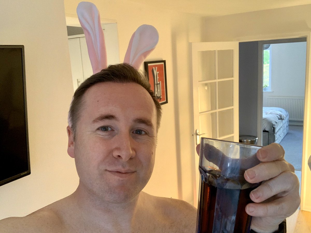 callum_gx's tweet photo. Happy Easter Sunday staying at home! 🐣🐰 🌈 🍹 cheers! #StayHome #easterisolation https://t.co/taFn1xRg7x