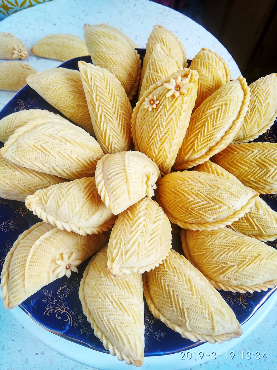 Shakarbura is a pastry, with a filling of sweet almonds or nuts, mixed with sugar and cardamom and wrapped in dough. The dough is then pinched shut with an intricate design, and the outside is decorated with special tweezers. The slightly crescent shape symbolizes the moon.