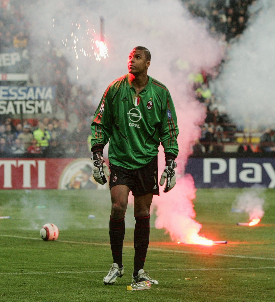 B/R Football on Twitter: "On this day in 2005, AC Milan vs. Inter Milan was  abandoned due to flares being thrown onto the pitch. Goalkeeper Dida was  struck by one, while Marco
