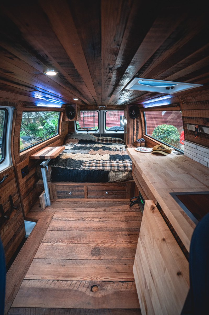 Justins_Self's tweet photo. A little before and after on this Easter Sunday. Itโs been slow and steady with this project, spanning from Nov 2017, to now. Thereโs still a handful of things left to throw together, but itโs coming along. #van #advanture #tinyhouse #nomad #offthegrid #projectvan #vanlife https://t.co/WIarQvkUTx