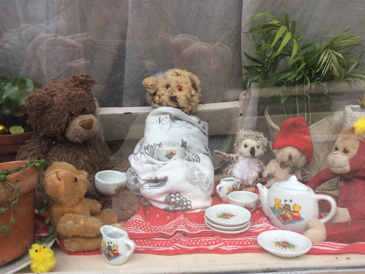 Dickens0Dickens's tweet photo. Teddies help us feel safe-happy easter from the Gang #teddiestogether https://t.co/MusBUHUNkF