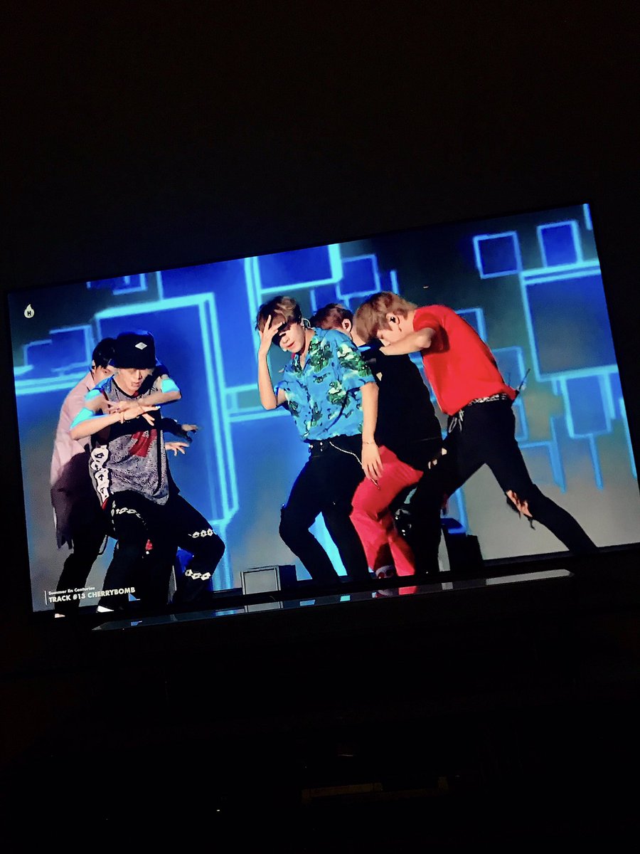 last__loves's tweet photo. 큰화면으로 보고 싶어서 온 가족 잠든 후 나홀로 영상회 재탕ㅎㅎ
플레임님 감사하고 사랑합니다 ♡
#StayHomeWatchFullsun @burstinto66 https://t.co/39voq3FFyF