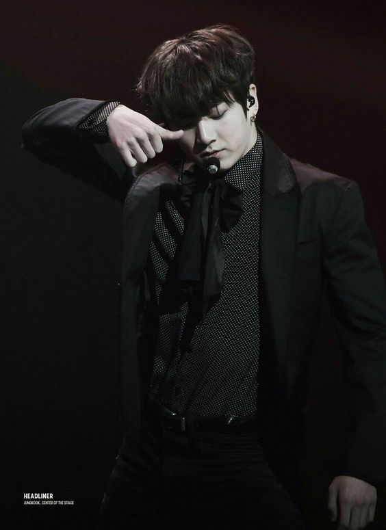 Jungkook’s slim waist ; a devastating thread