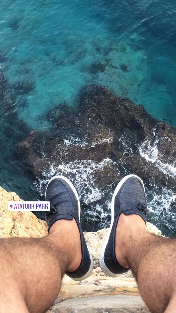 sc0rpi0nder's tweet image. 😭