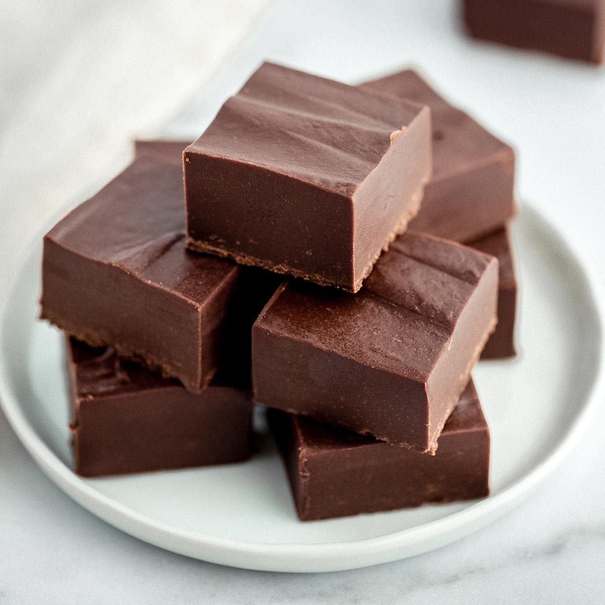 livewellbake's tweet photo. This simple Fudge Recipe is made with just three ingredients and only takes a few minutes to make too. Super easy and there’s no candy thermometer required! #chocolatefudge #fudge #easyfudge https://t.co/4uawqeJOQS https://t.co/idnL2AZ59X