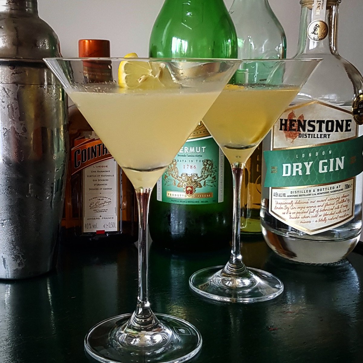 A proper weekend off means a proper Sunday cocktail. Enjoying a journalist, one of old old favourites. 
25ml Henstone Gin
20ml dry vermouth
20ml sweet white vermouth
20ml triple sec
10ml lemon juice 
Bitters

Mix in a shaker over ice &amp; serve. 
#gin #cocktails #drinksathome