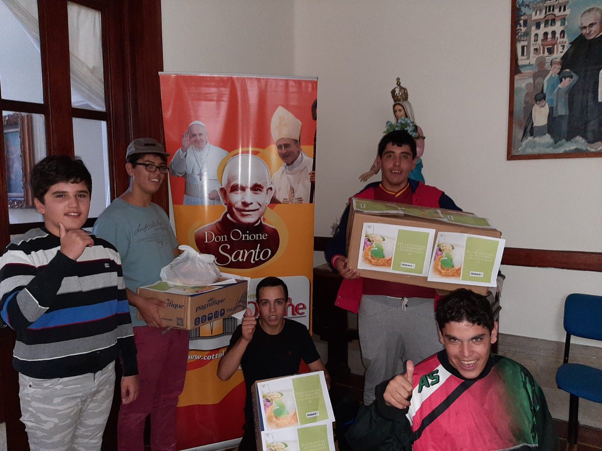 CottolengoMas's tweet photo. Felices Pascuas para TOD@S !!!!

Gracias a Golbant y @Bdauruguay  Por donarnos unas exquisitas Roscas de Pascuas!!! https://t.co/hS9VsOUKsg