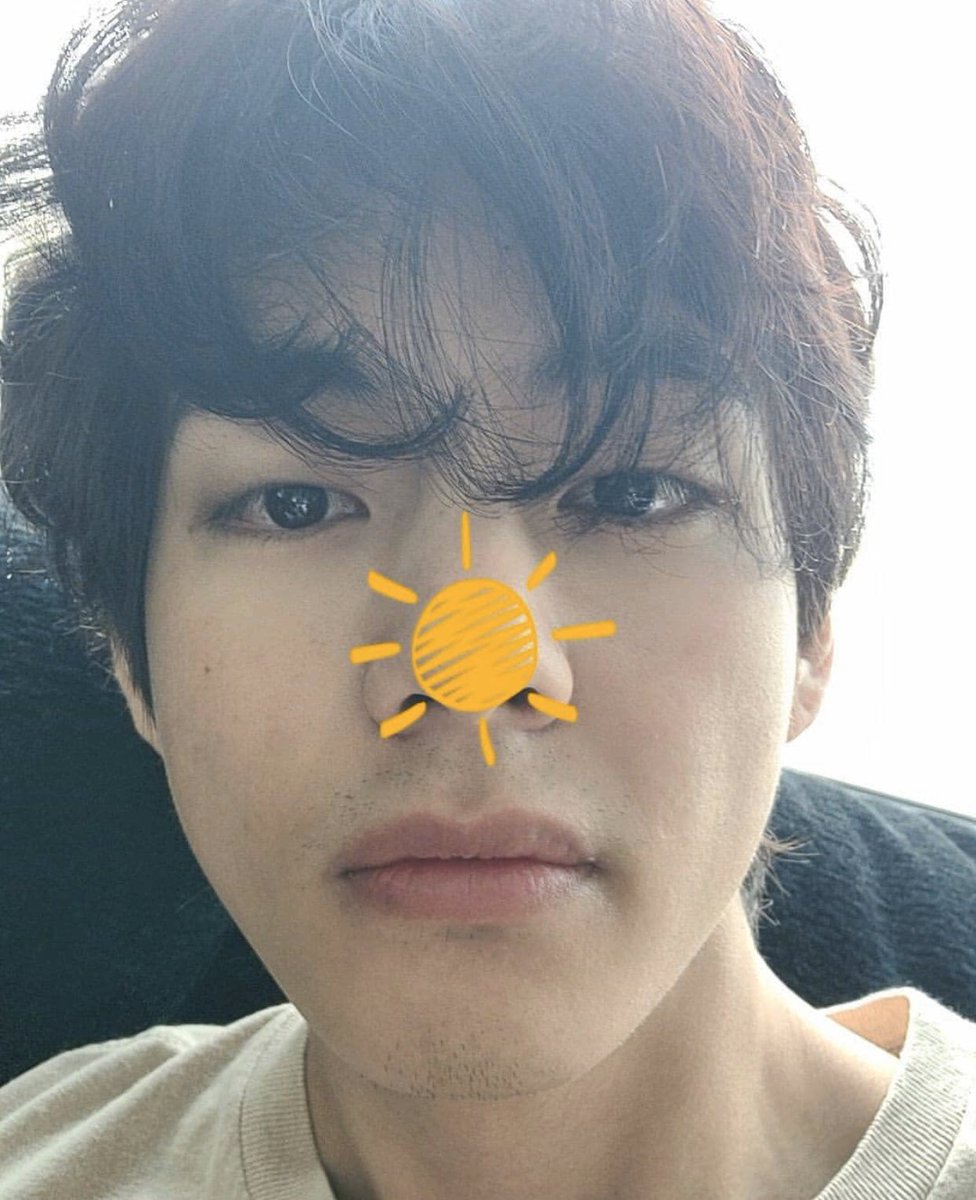 kpopbkm's tweet photo. He is so hot...❤️❤️ https://t.co/t6oVfJFhxY