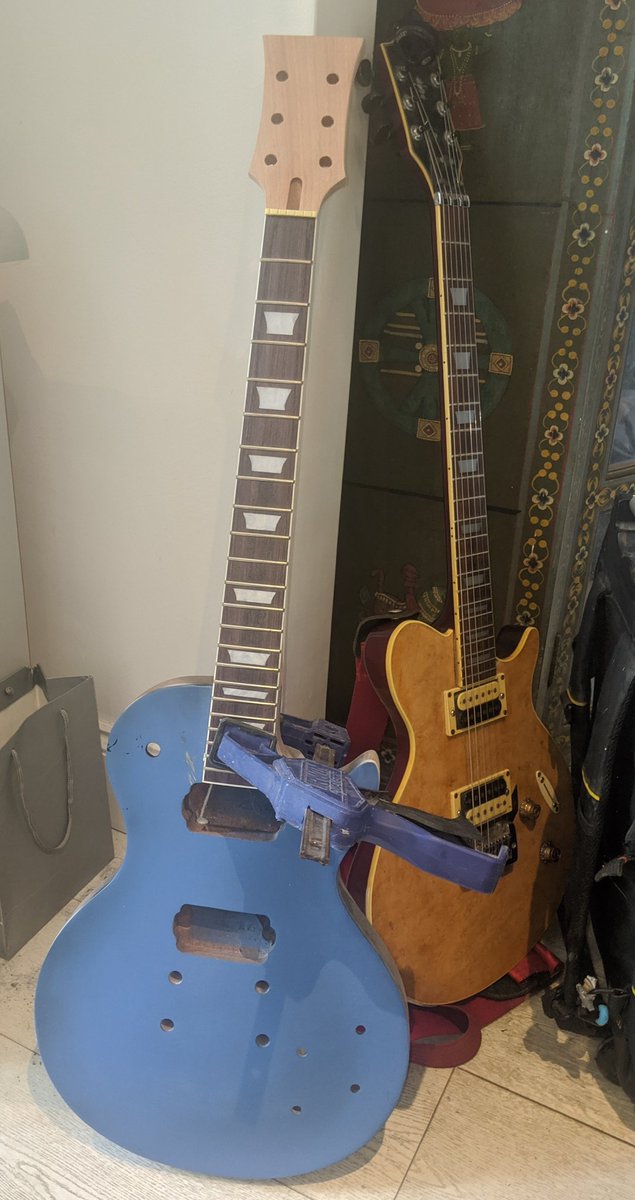 I've got a thing about Les Paul's... I think it was a Guns n Roses thing... Anyway... That's tomorrow completely taken up...