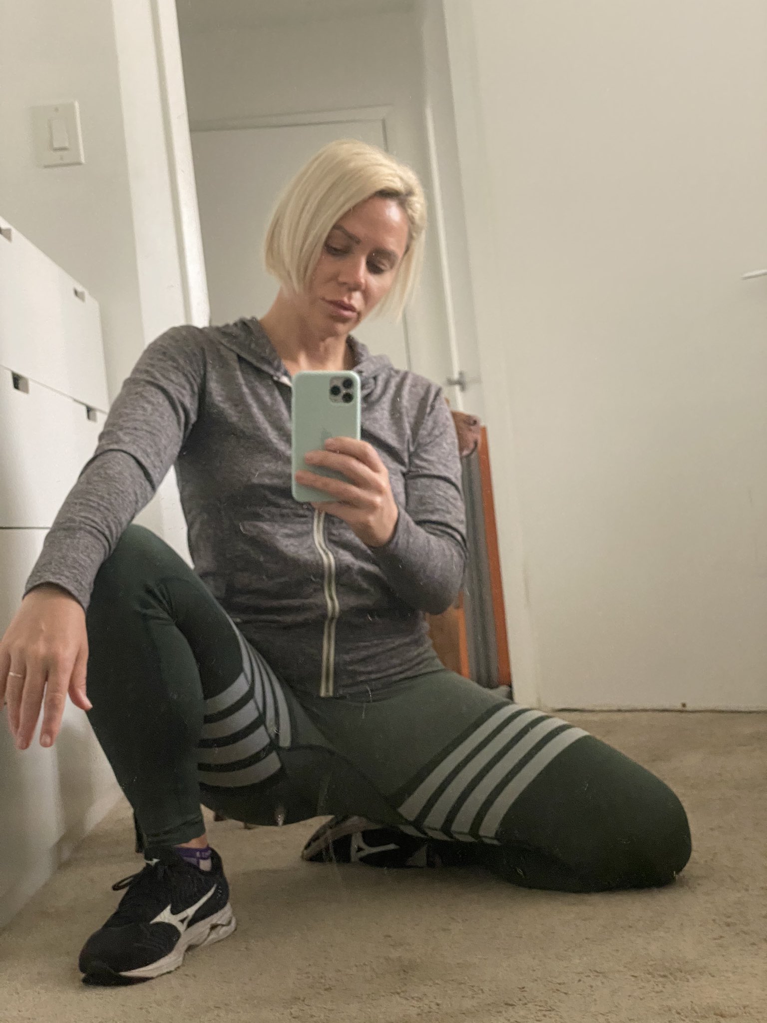 tw-pornstars-helena-locke-twitter-selfie-before-morning-walk-with