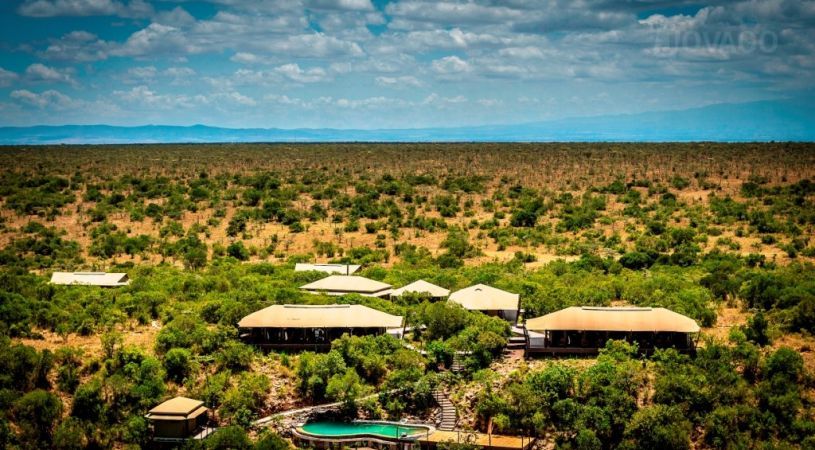 Jambo Mutara Tented Camp with 15 tents, is a luxury, tailor-made canvas tents boast top-class interior furnishings and en-suite bathrooms.