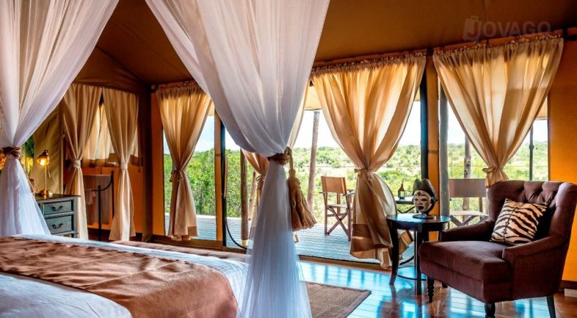 Jambo Mutara Tented Camp with 15 tents, is a luxury, tailor-made canvas tents boast top-class interior furnishings and en-suite bathrooms.