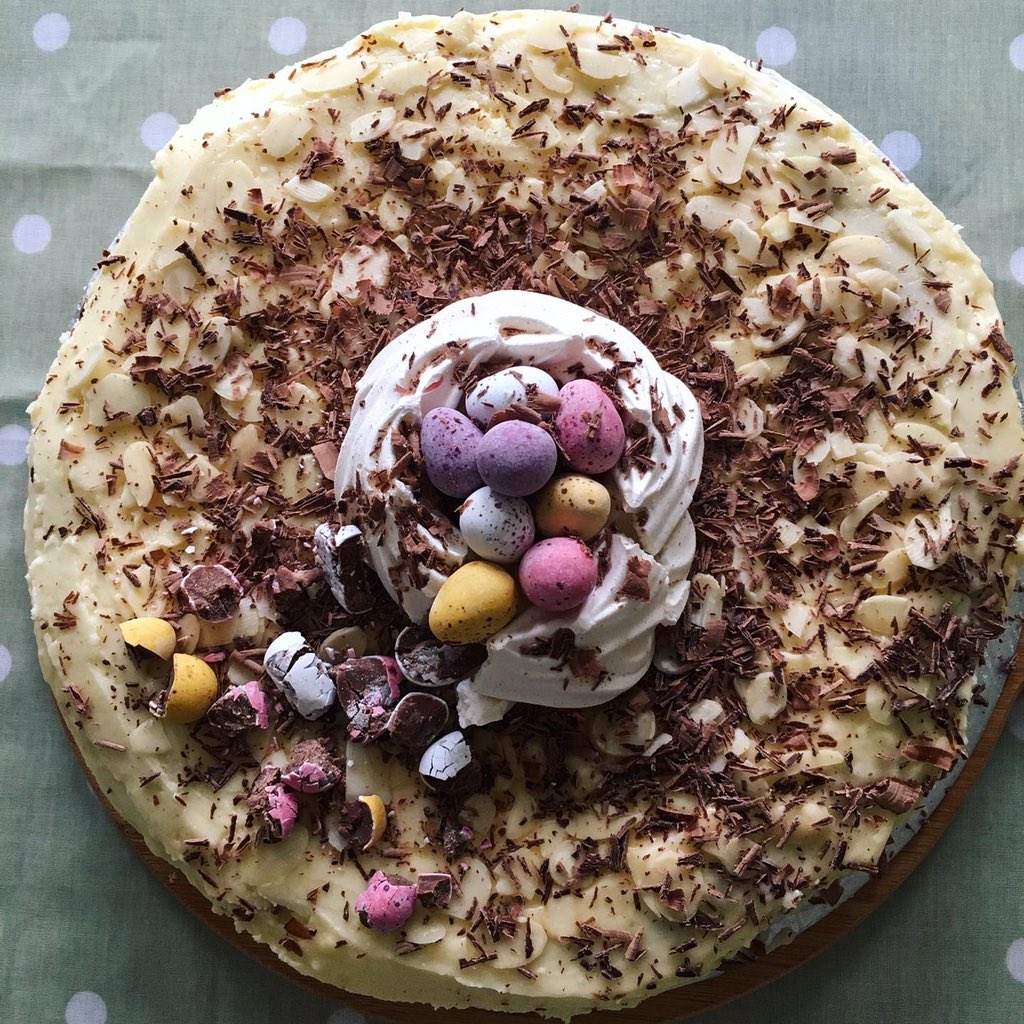 LizzyHeward's tweet image. First tweet in 4 years and it’s an Easter Cake I made 🐣🌷🐇✌🏼

Happy Easter Everyone xxxx

#isobaking #quarancook #stayindoors #StayHomeSaveLives