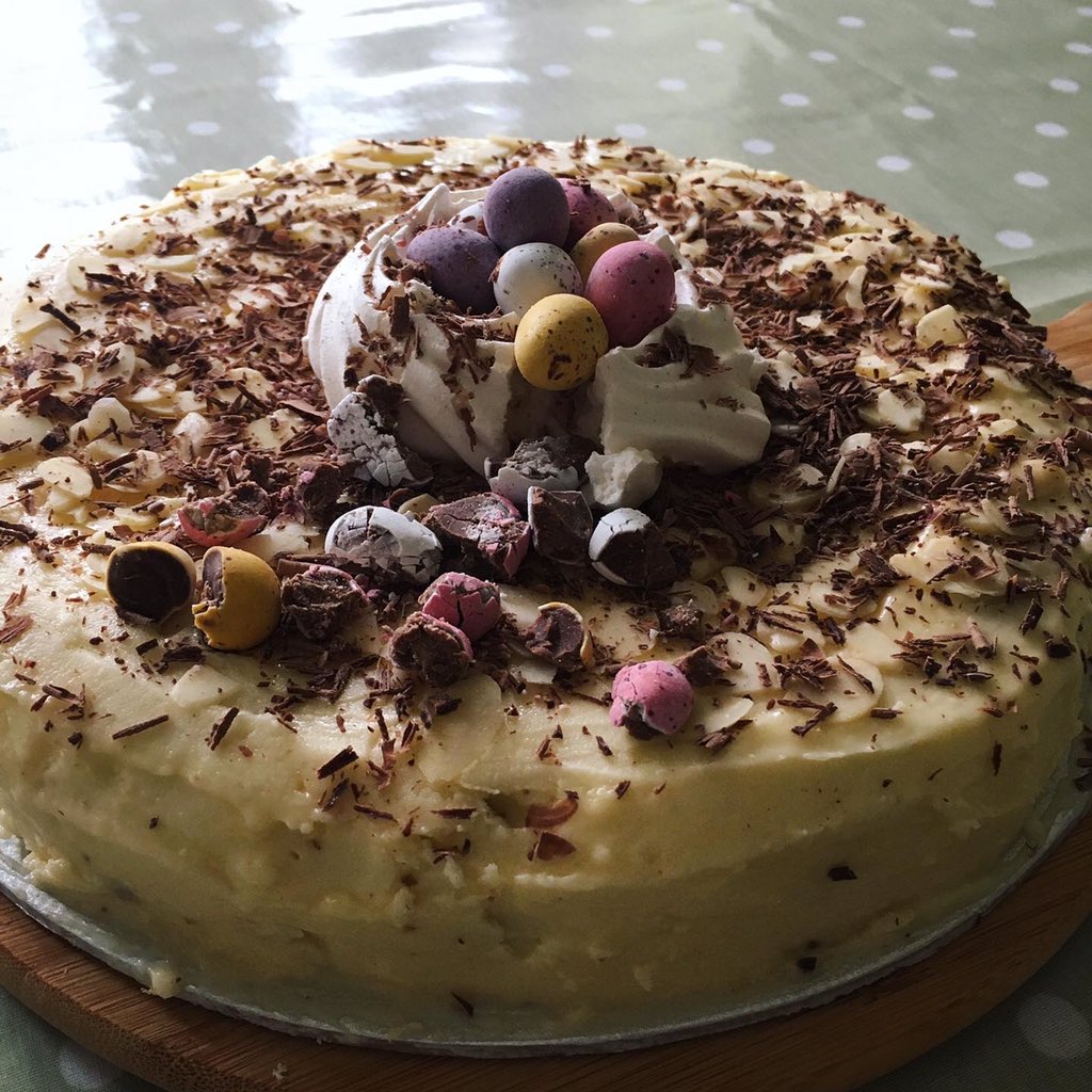 LizzyHeward's tweet image. First tweet in 4 years and it’s an Easter Cake I made 🐣🌷🐇✌🏼

Happy Easter Everyone xxxx

#isobaking #quarancook #stayindoors #StayHomeSaveLives