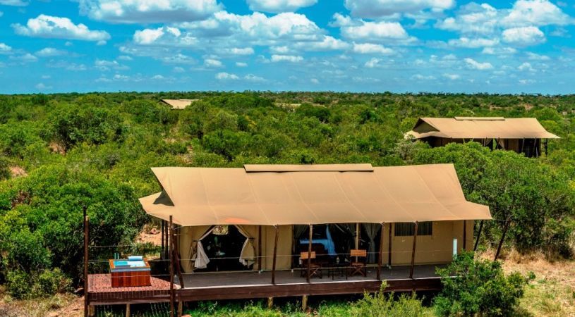 Jambo Mutara Tented Camp with 15 tents, is a luxury, tailor-made canvas tents boast top-class interior furnishings and en-suite bathrooms.