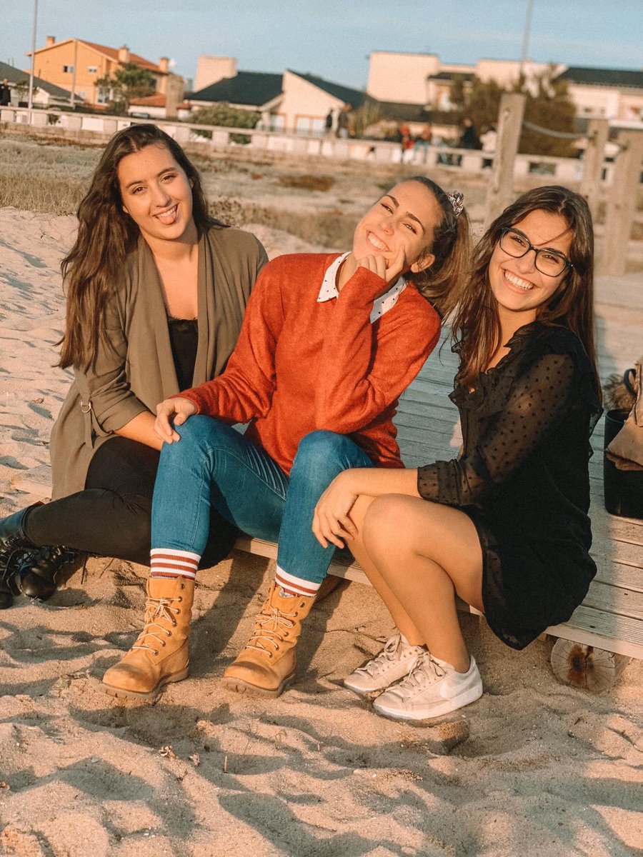 Anafmota2's tweet photo. 5 - Dos passeios com estas feias @loira_Aines @inesfsoares https://t.co/rURNn8Suv4