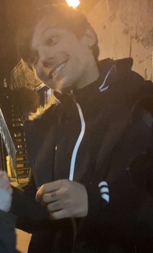 Louis Tomlinson being happy and smiley a thread