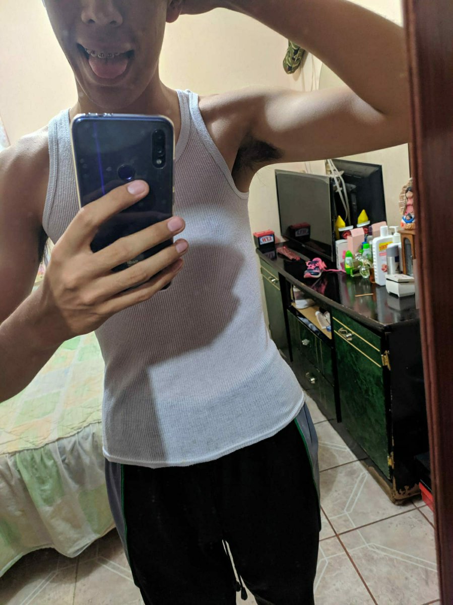 OmarGar36325622's tweet photo. Super hoy el niño #hotboy #gaysolo #GayUruguay #chacales https://t.co/lIiA7DckWO