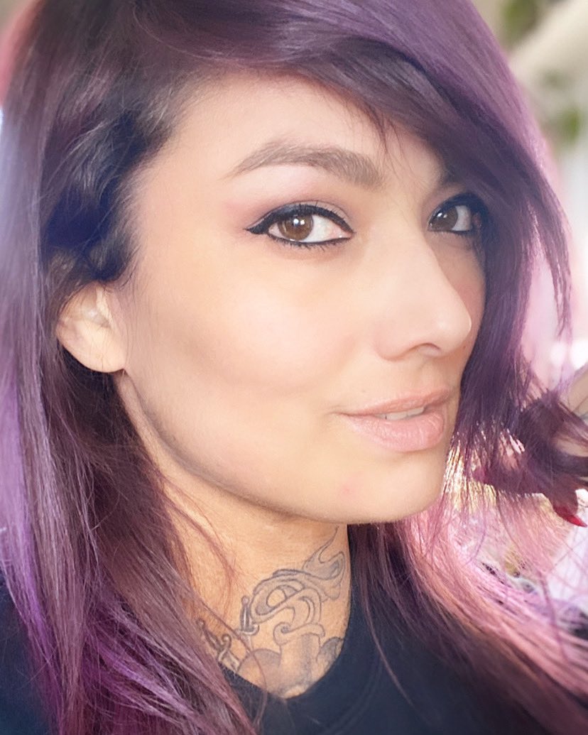 Three weeks off from work and I’m over it! How are you guys holding up?!? 
#ladytattooers #longislandtattooartist  #overtone #brooklynartist #gothpunk #nyhc  #tattooedwomen #femaletattooartist  #purplehair #sundayselfie #pinkhair   #funnyface <a href="/overtonecolor/">oVertone</a> #quarantinelife