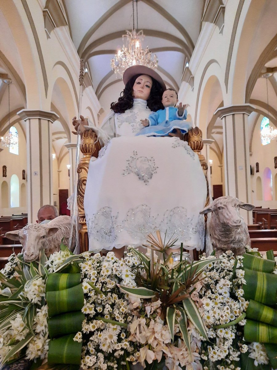 Concluido el recorrido con la Madre del Divino Pastor y Divina Pastora de las almas. A sus pies coloco mi oración por todo el mundo entero para que por su mediación nos veamos libres de esta pandemia que azota a la humanidad. Madre del Señor; ruega por nosotros.