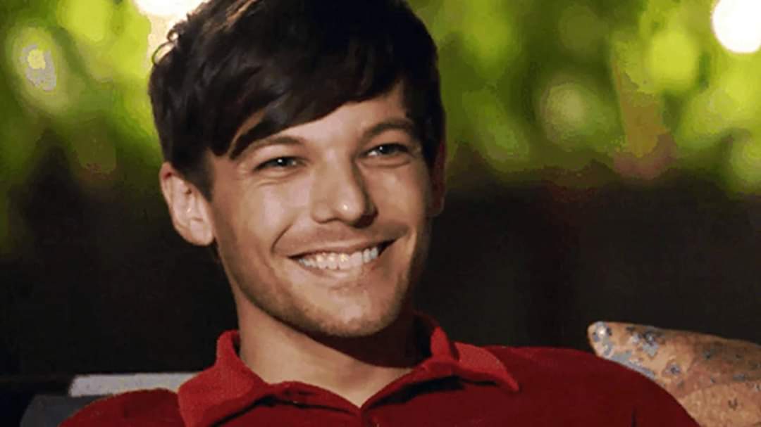 Louis Tomlinson being happy and smiley a thread