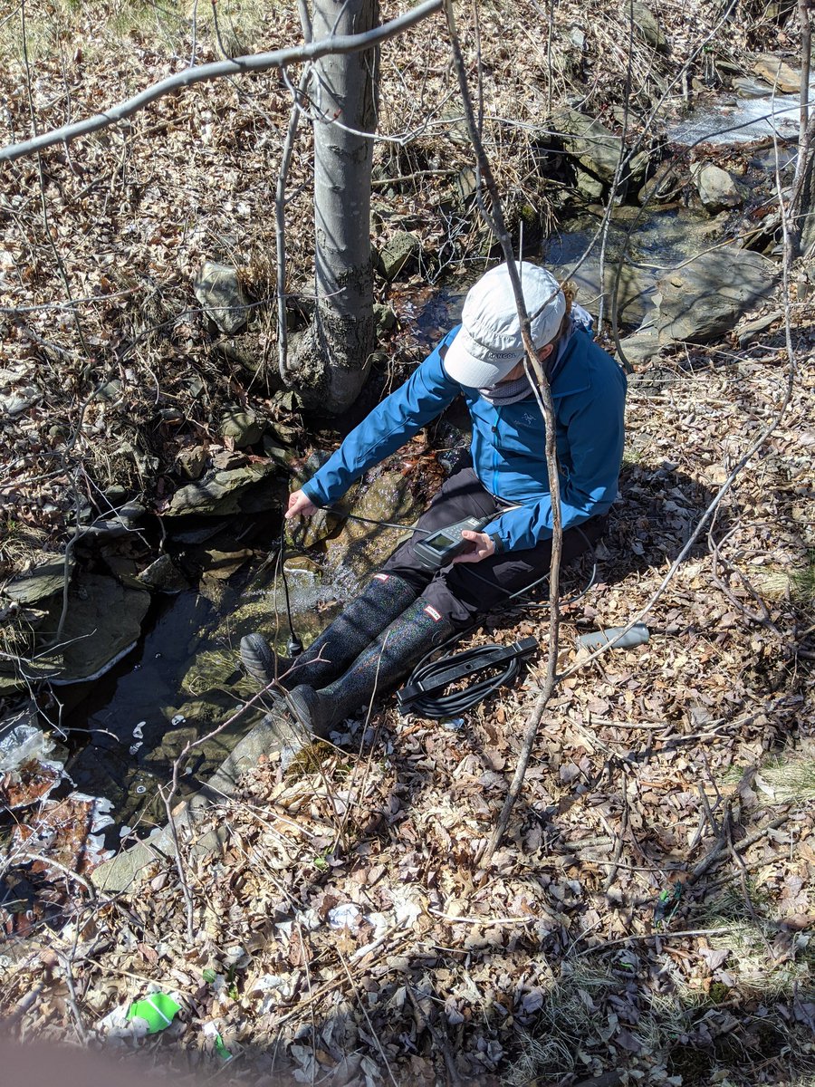 DrRob_Thacker's tweet image. Like a number of other scientists @LM_Campbell and I are doing a project in "our backyard." 💦 quality... Here she is taking readings... I'll let her (the expert) comment on findings so far, but today was baseline. #backyardscience