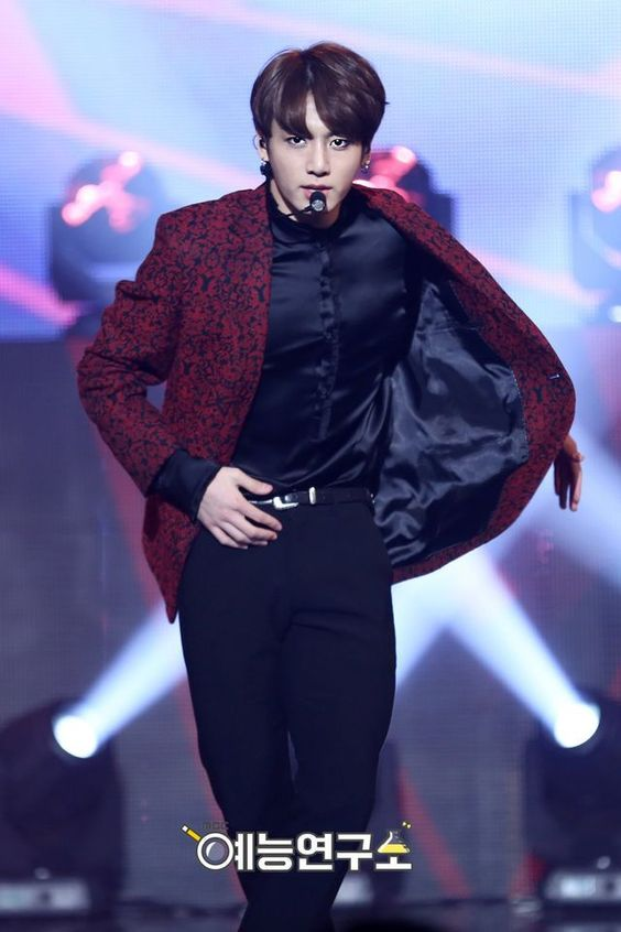 Jungkook’s slim waist ; a devastating thread