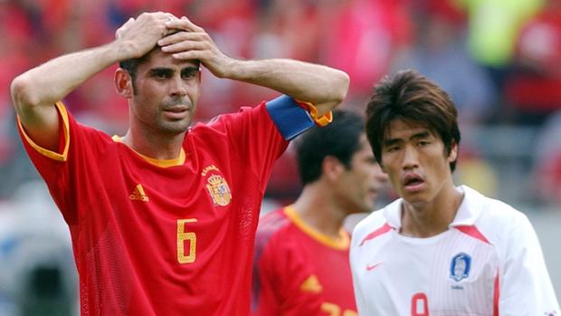 Il manquait Raúl. Son absence a montré certaines limites. Et comme souvent, la Roja n'a pas tenu le choc mentalement.Ce match est un traumatisme plus qu'une déception.Fernando Hierro et Luis Enrique tirent leur révérence. MERCI POUR LES TRAVAUX 