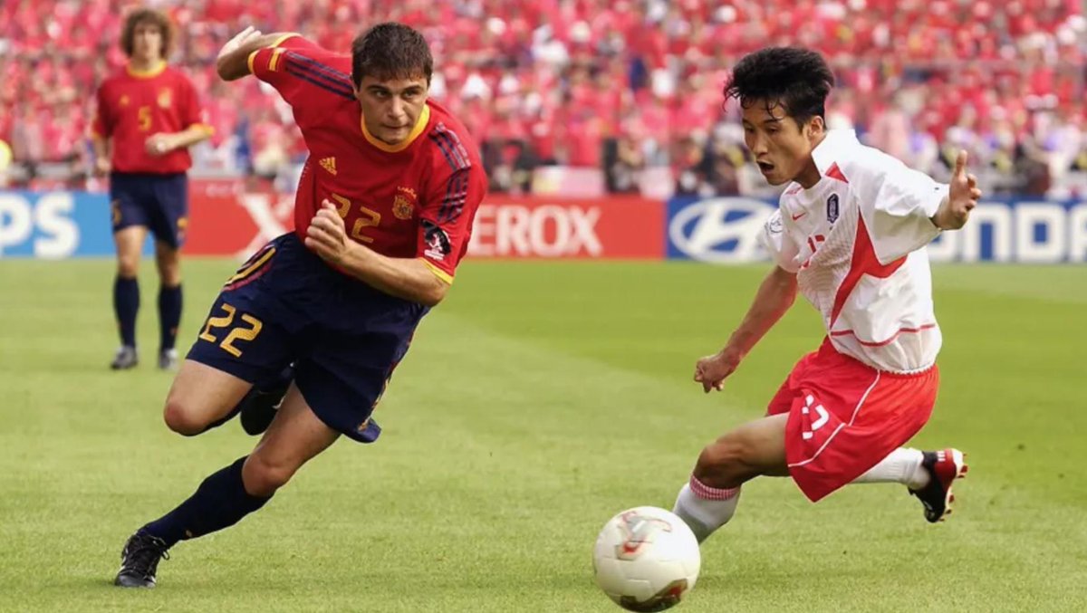 Défaite horrible pour l& #39;Espagne.Moment hardcore pour Joaquín, le meilleur joueur espagnol. Tout le match il a cassé des reins. Joueur plaisir lui.Tu avais aussi Valerón, Baraja, Mendieta, Helguera, Xavi : c& #39;était trop technique au m², vraie Selección.