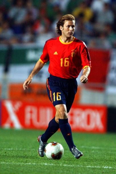 Défaite horrible pour l'Espagne.Moment hardcore pour Joaquín, le meilleur joueur espagnol. Tout le match il a cassé des reins. Joueur plaisir lui.Tu avais aussi Valerón, Baraja, Mendieta, Helguera, Xavi : c'était trop technique au m², vraie Selección.