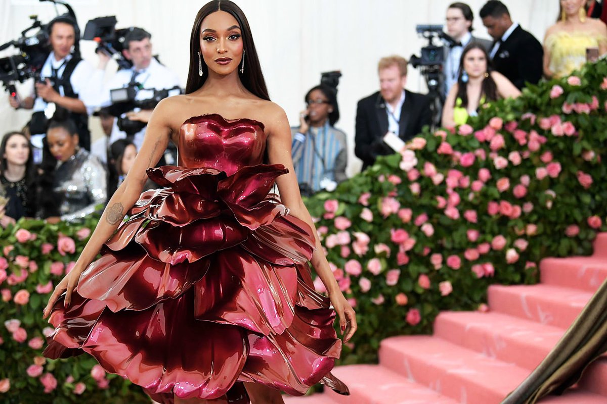 11. For the 2019 Met Gala, Jourdan Dunn turned into a rose .. or maybe it's a pink oyster mushroom (Pleurotus djamor)! Like Zac Posen once said “You cannot beat Mother Nature. You can just homage.” Maybe the inspiration was a mushroom after all!